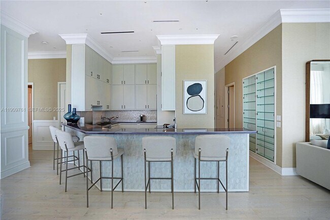 Building Photo - 4401 Collins Ave