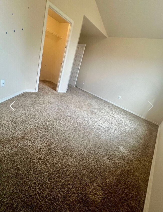 Building Photo - 3 bed 3.5 bath Townhome on Rd 68