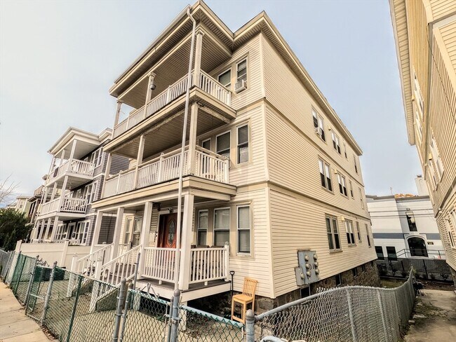 Building Photo - 3957 Washington St