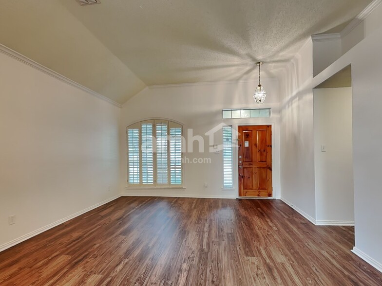 Building Photo - 4504 Highlands Dr