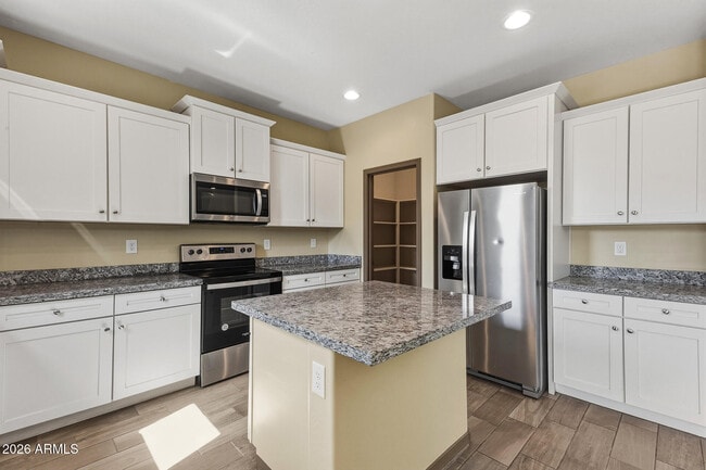 Building Photo - 7422 S 28th Pl