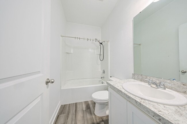 Building Photo - Beautiful Home 3/2/2 Home