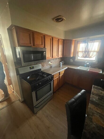 Building Photo - 1007 S 13th Ave