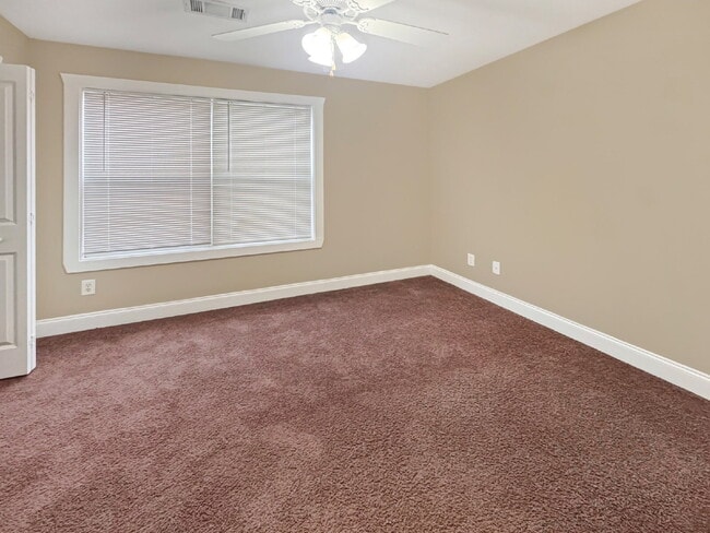 Building Photo - Gorgeous Home Available Immediately in City of Gainesville!