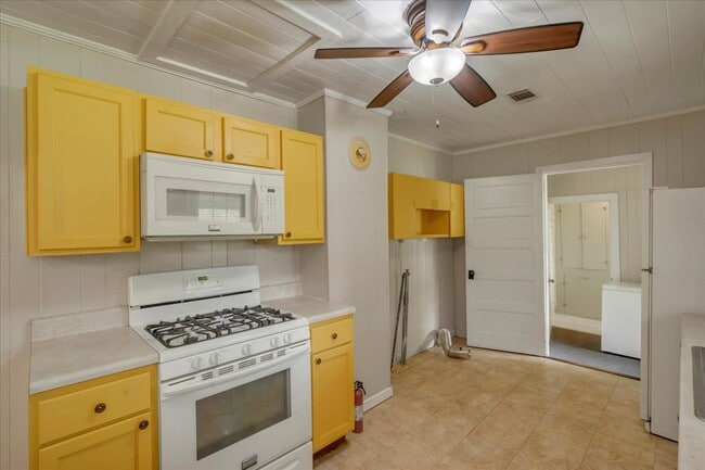 Building Photo - 601 Travelers Rest Rd