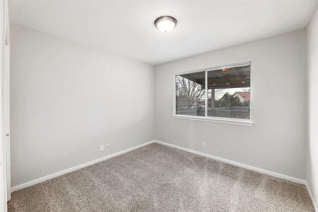 Building Photo - 214 Crystal Knoll Blvd