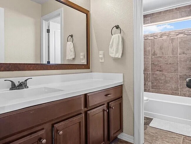 Building Photo - 5525 Valley Cedar Dr