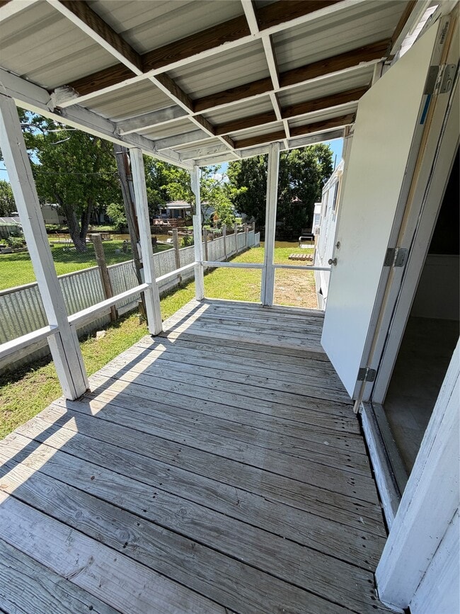 Building Photo - 8979 Gladewood