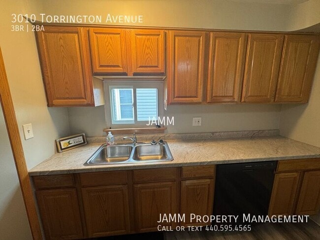 Building Photo - 3010 Torrington Ave