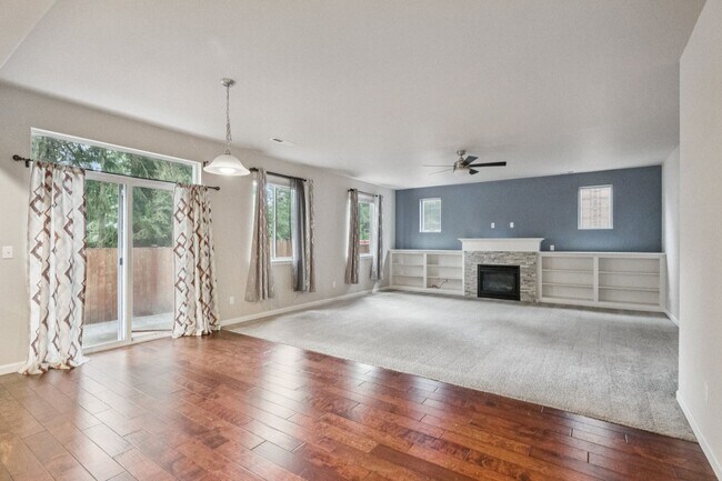 Building Photo - Well maintained 4-Bedroom 2.5 bath Graham home w/ Multiple Living Areas