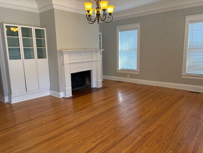 Building Photo - Historic Downtown Murfreesboro TN 3050 SF, 5BR/2BA for rent