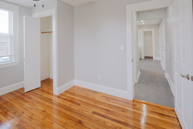 Building Photo - 259 Calvary St