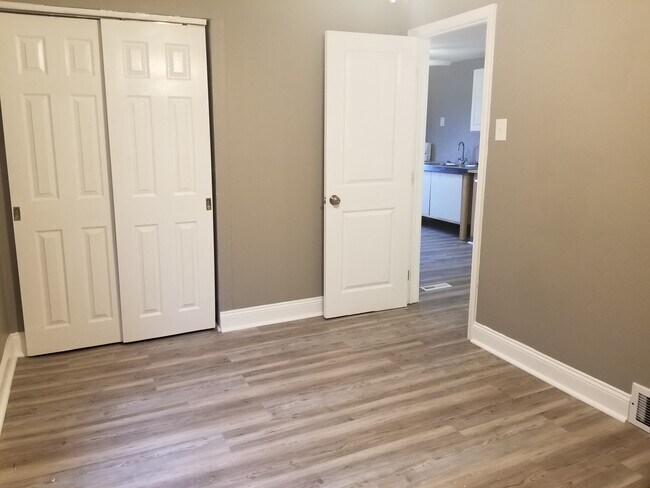 Master Bedroom - 519 Carothers Ave