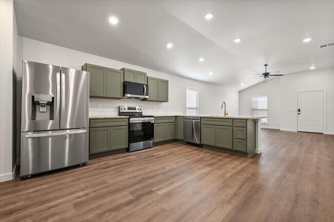 Building Photo - 1204 Cottonwood Ave