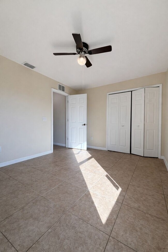 Building Photo - 2139/2141 SW 8TH PLACE