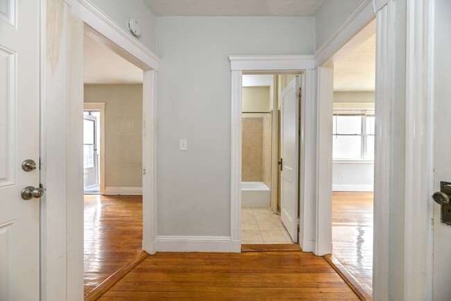 Building Photo - 473 Broadway