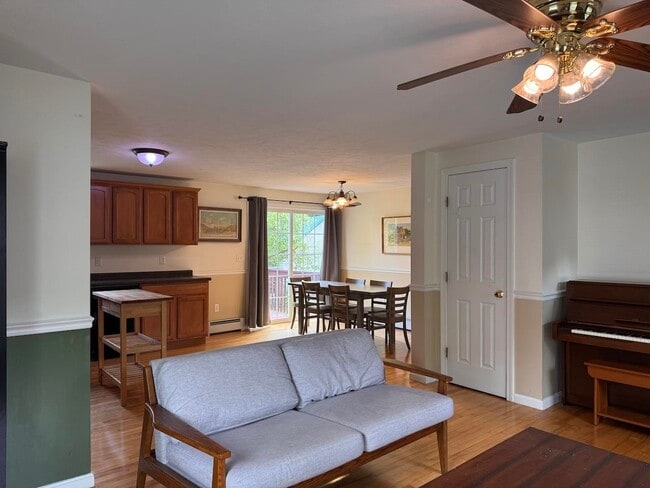 Building Photo - 26 Fowler St