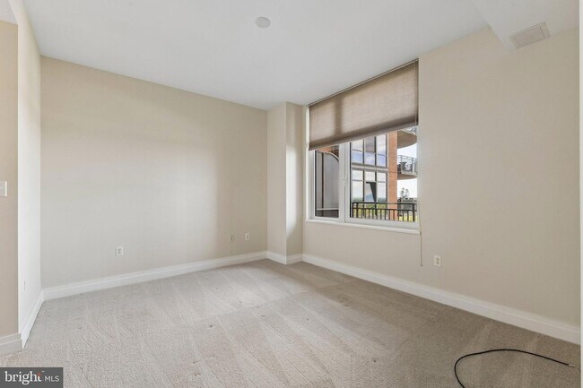 Building Photo - 8220 Crestwood Heights Dr