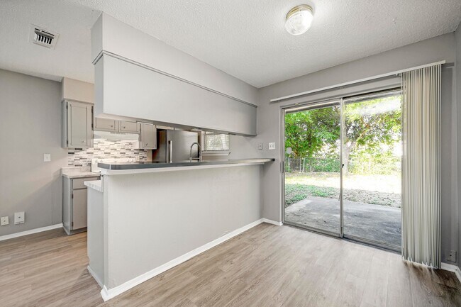 Building Photo - 2105 Darwin Dr