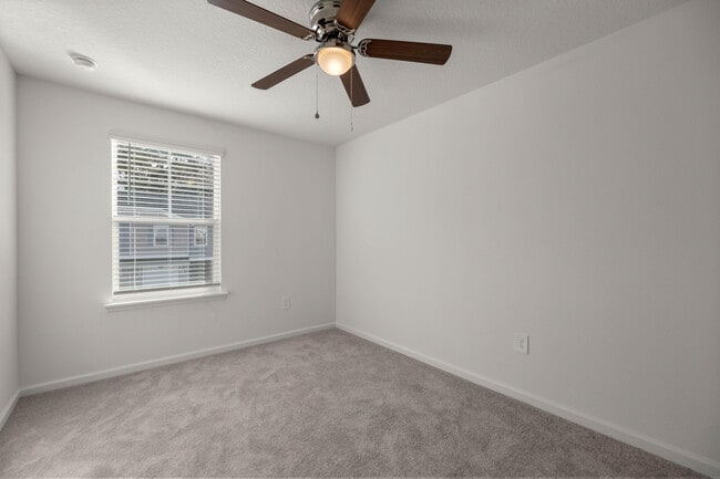 Building Photo - 3529 SE 37th Ct