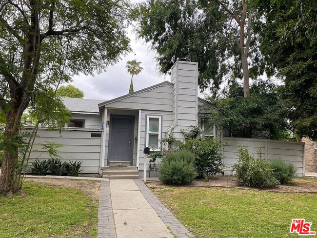 Primary Photo - 17429 Burbank Blvd