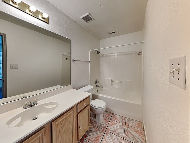 Building Photo - 10304 Blackjack Oaks Dr