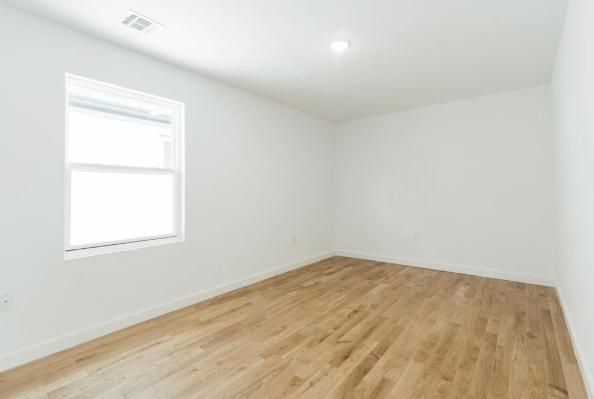 Building Photo - 716 Seaport Dr