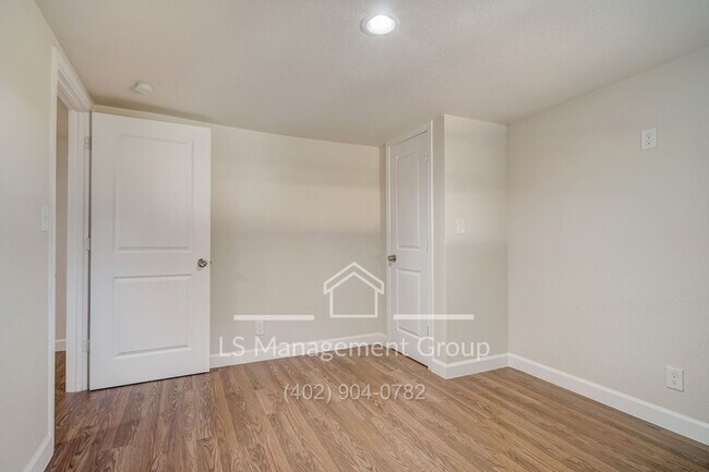Building Photo - 609 Taft Blvd