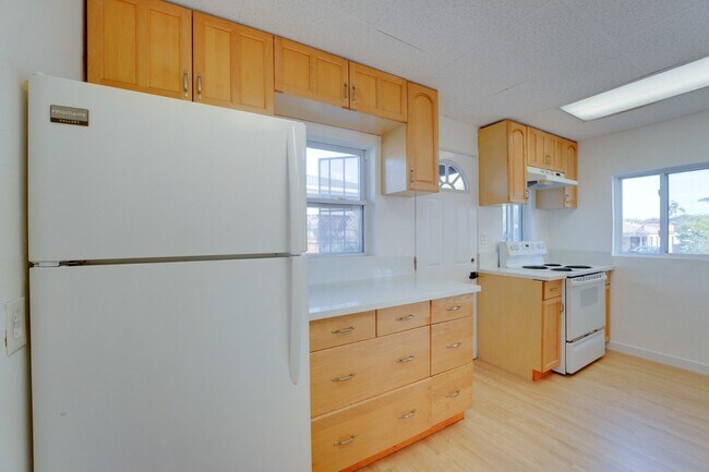 Building Photo - 1344 Diamond St