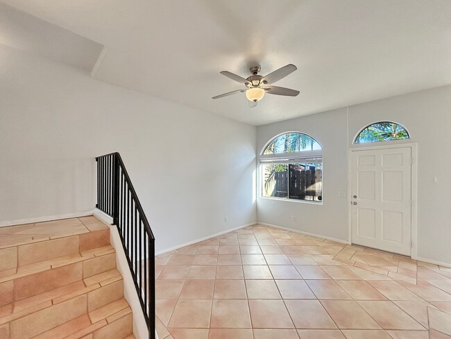 Building Photo - Beautiful 3BD/2.5BA W/ Attached Garage and In-Unit Laundry in Pacific Beach!