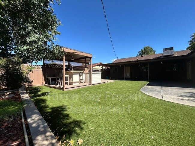 Building Photo - 3165 Crestview Dr