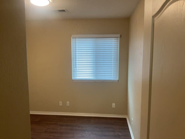 Building Photo - 736 Autumn Meadows Dr