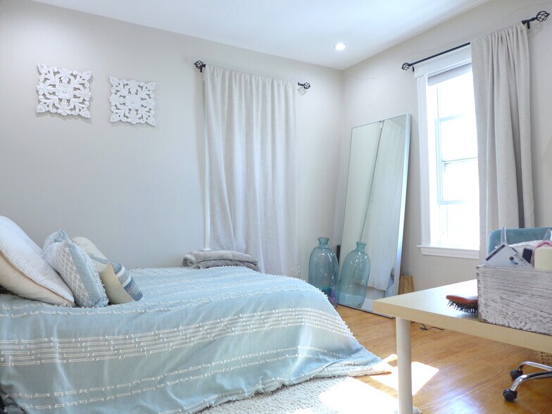 Building Photo - 1615 Tremont St