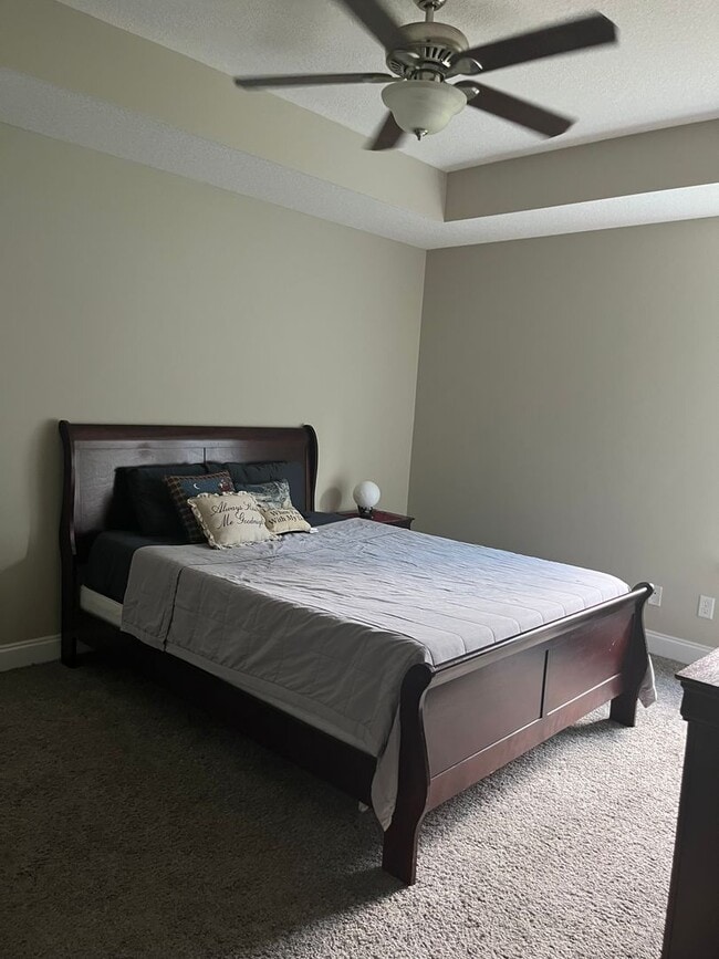 Building Photo - FOR RENT 3 Bed 2 bath Pet friendly home