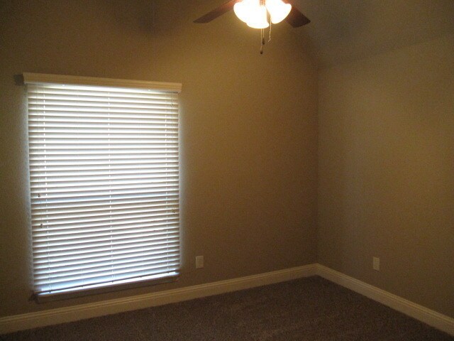 Building Photo - Beautiful 3/2/2 Home in Sandstone Villas