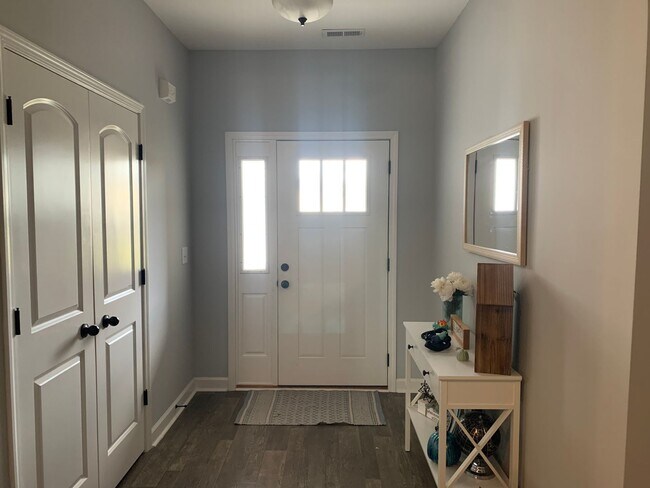 Building Photo - 153 Backfield Pl