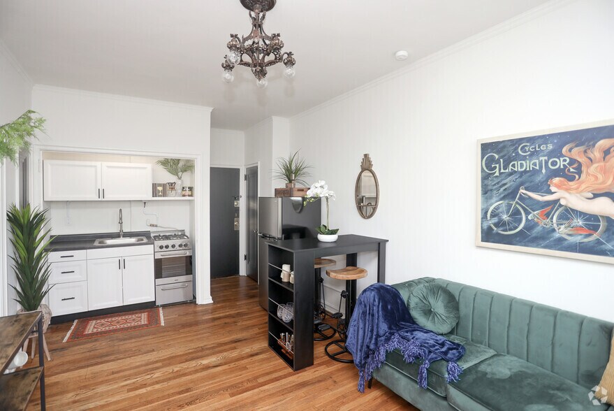 Exterior Unit Combo - Devonshire Apartments in Downtown Indianapolis