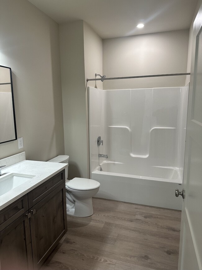 Building Photo - 4 Laurel Hill Dr