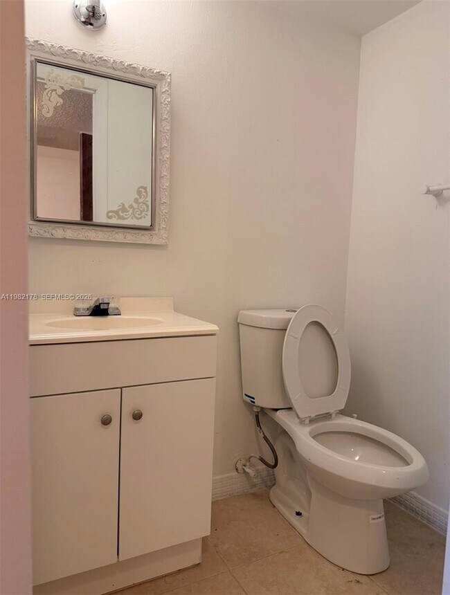 Building Photo - 2025 NE 164th St