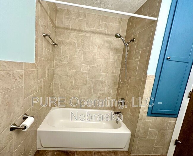 Building Photo - 20215 Pinkney St