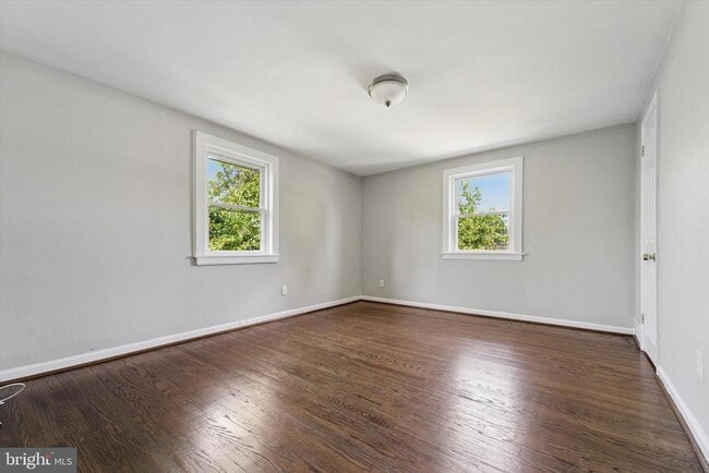 Building Photo - 2111 Delmar Dr