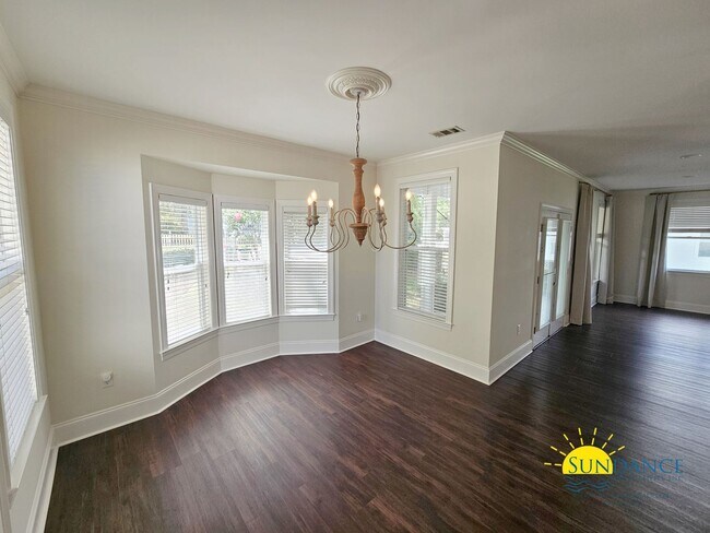 Building Photo - 360 Tradewinds Dr