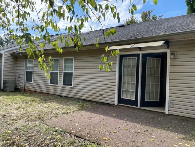 Building Photo - 212 E Middlebury Ln SW