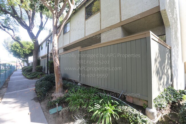 Building Photo - 2000 W Palmyra Ave