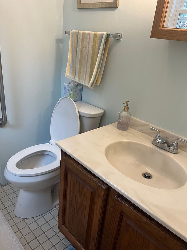 Building Photo - Fully updated 2Bd / 2Br Bassett Pond Condominium in West Yarmouth