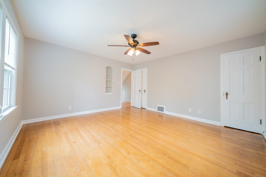 Building Photo - 1200 Brentwood Rd