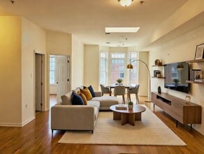 Building Photo - 505 Monroe St