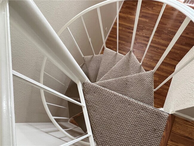 Building Photo - 23401 La Crescenta