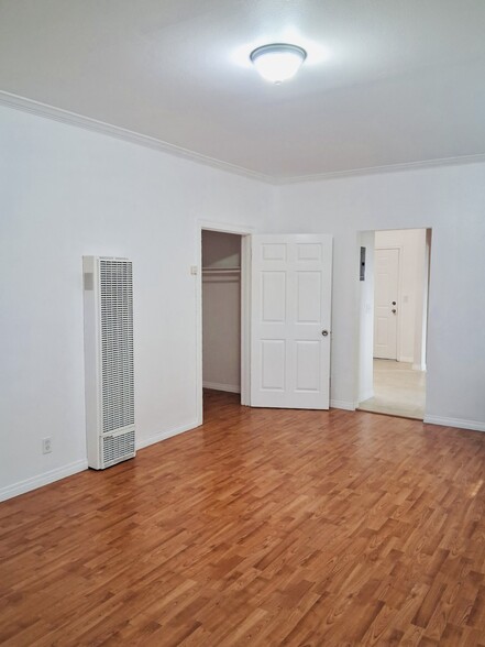 Building Photo - 4762 Lexington Ave