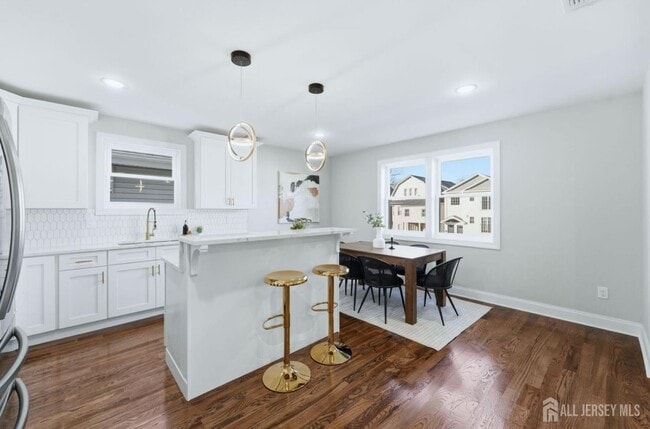 Building Photo - 46 Eppirt St